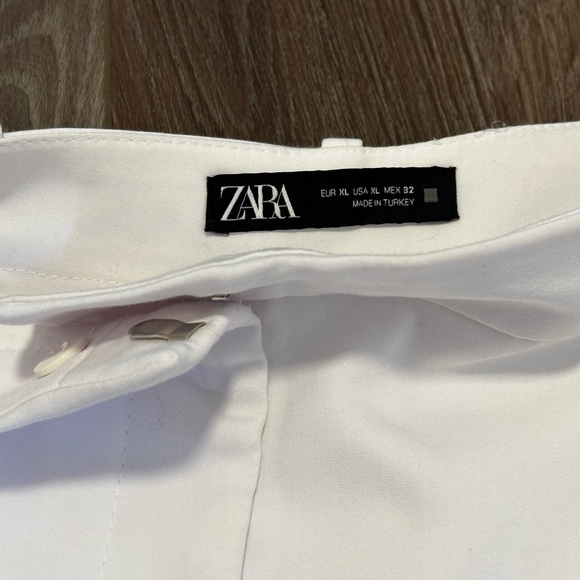 Zara shorts 🤍 - Picture 2 of 5